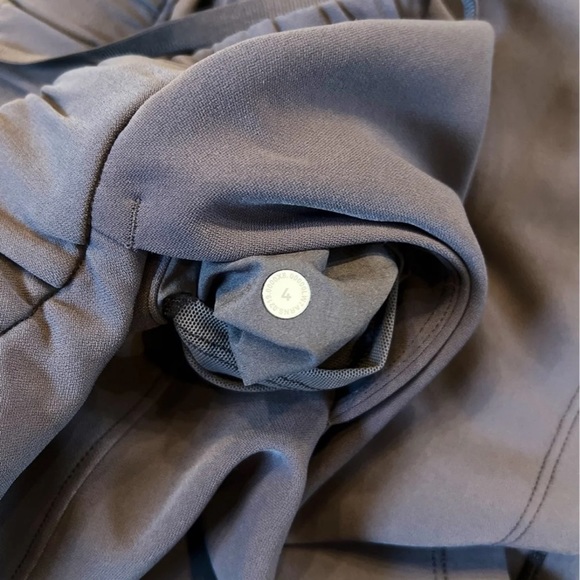 Lululemon On The Fly Short *Woven Size 4 In - Picture 8 of 10